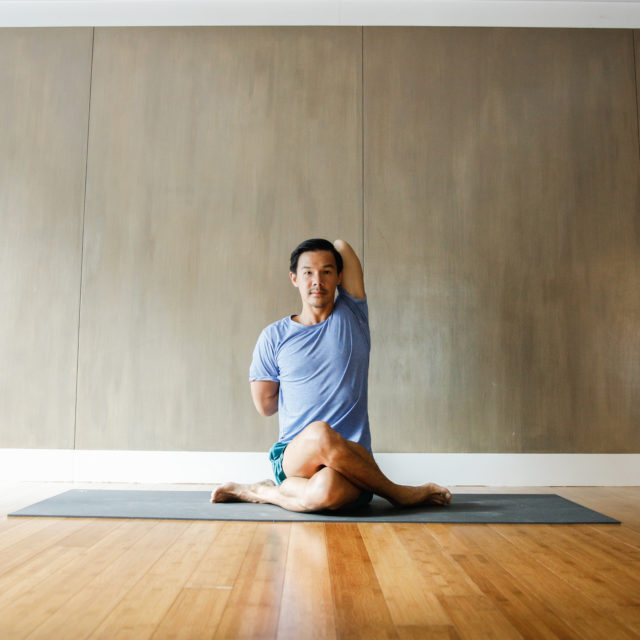 精選五大瑜伽動作：給辦公室工作的你，在家能消除工作壓力！