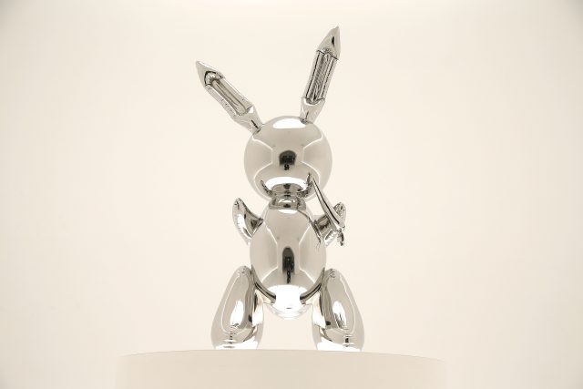 Jeff Koons的充氣兔子以9,100萬美元天價， 刷新在世藝術家拍賣紀錄