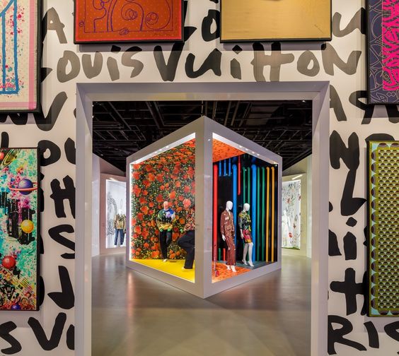 Louis Vuitton 才是行走的藝術品，洛杉磯開展回顧經典的藝術時裝