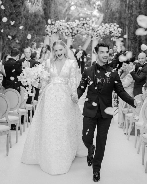 《權力的遊戲》女星Sophie Turner與Joe Jonas又結婚了：公主般的婚紗出自Louis Vuitton