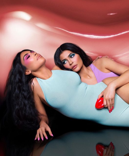 最強話題性的名媛姊妹：Kim Kardashian和Kylie Jenner聯手推出香氛產品
