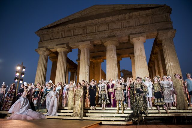 Dolce & Gabbana 的古希臘神話會飲 | Alta Moda 2019