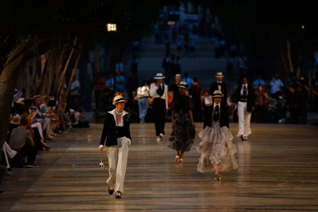 在地球盡處看香奈兒：Chanel 重新出發，宣佈到意大利卡普里島舉行度假時裝展