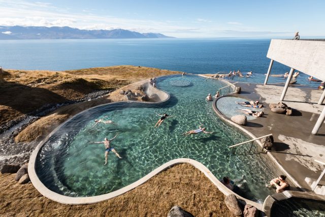 除了藍湖Blue Lagoon，冰島最新最壯觀的打卡泳池聖地