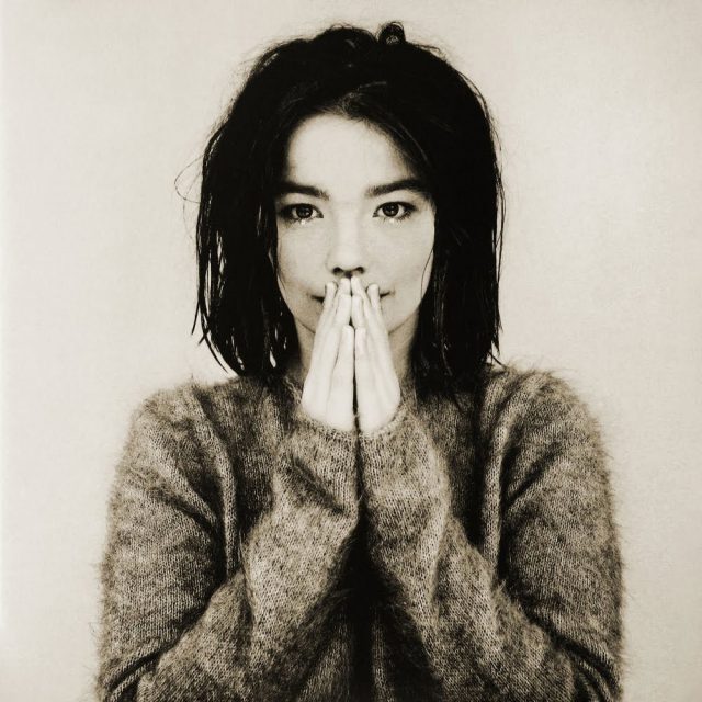 Björk 忍痛取消萬眾矚目的管弦音樂巡迴演出，回顧 Björk Guðmundsdóttir 過去獨特經典造型