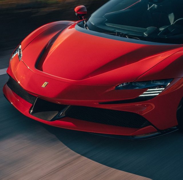 跑車與時裝亦難以分割？法拉利Ferrari宣佈將與Armani合作推出高級時裝系列