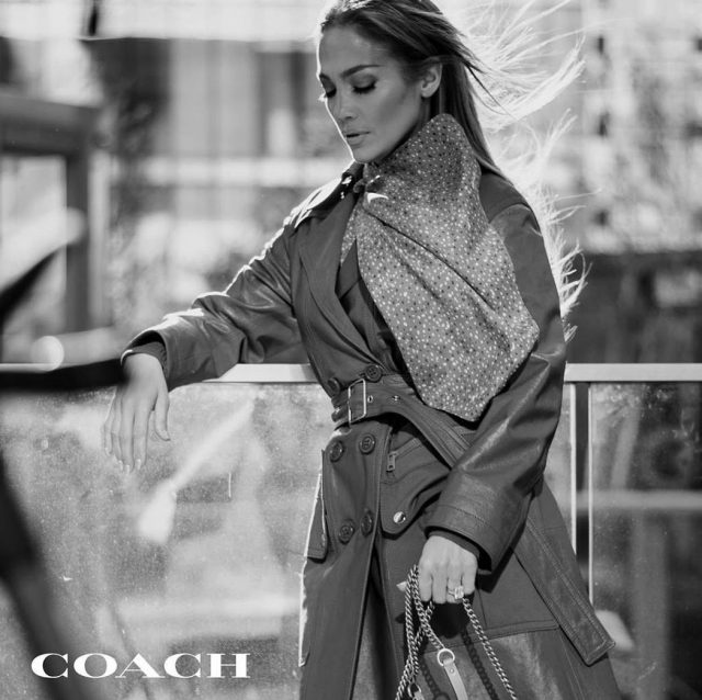 越活越精彩：Jennifer Lopez 最近宣佈成為 Coach 的全球形象大使