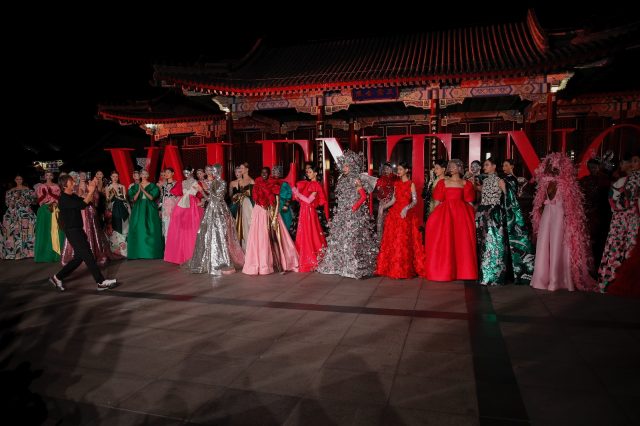 Valentino 頤和園舉行高級訂製展，夢幻風華艷壓北京