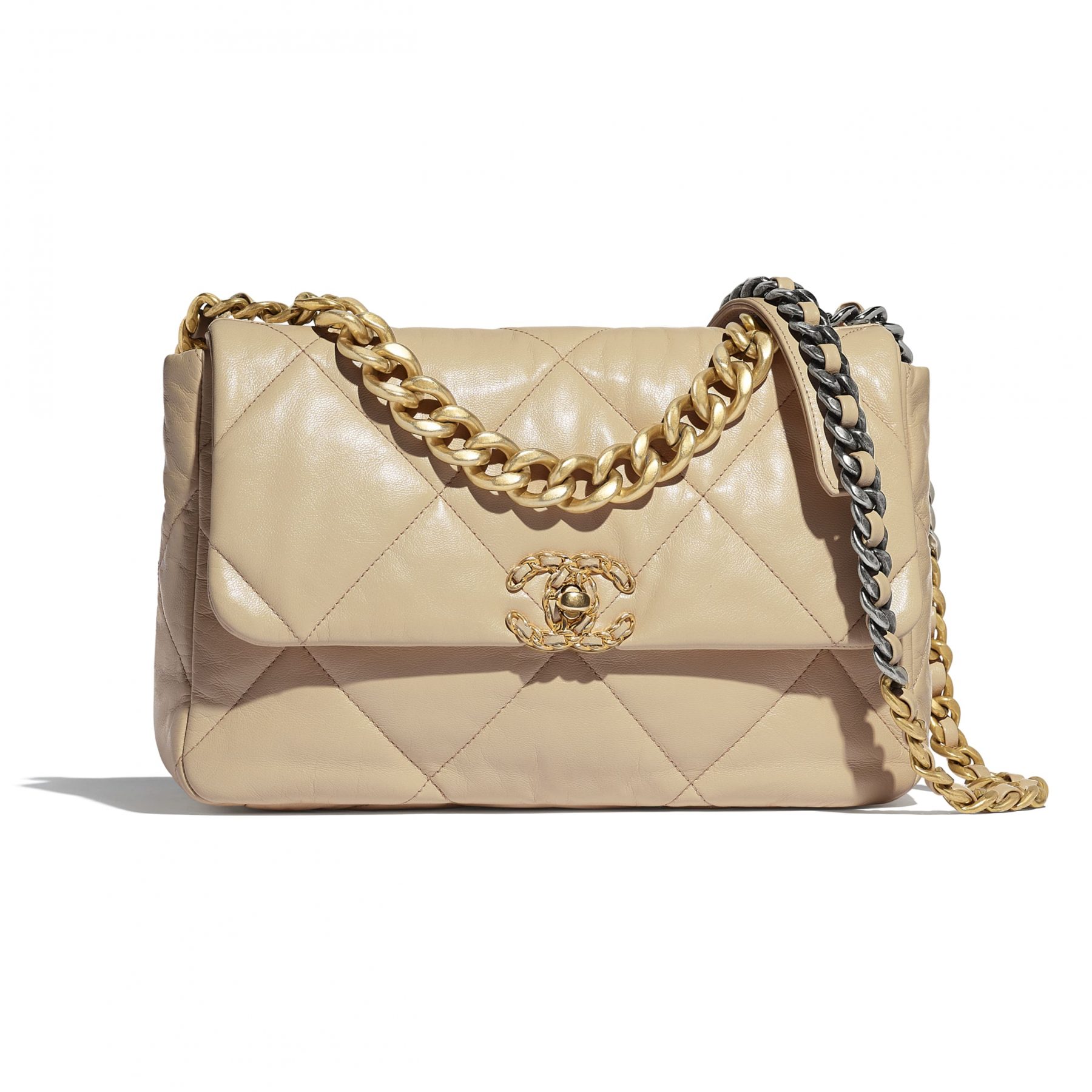 最強手袋趨勢：由迷你進化成oversize！Chanel 手袋系列，極大容量和放大菱格成為今季It – Vogue Hong Kong