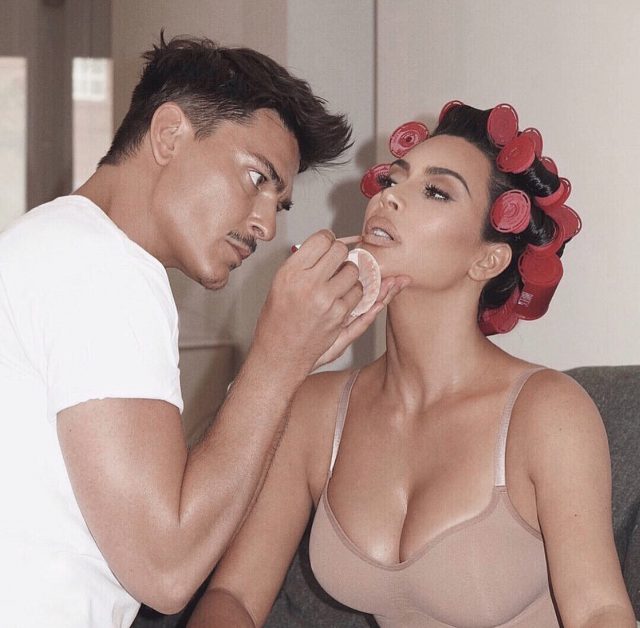 Kim Kardashian美容品牌KKW Beauty：推出低調裸粉色的節日限定系列！