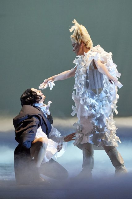 穿 Comme des Garcons 的 Orlando：川久保玲為歌劇設計戲服是怎樣的？