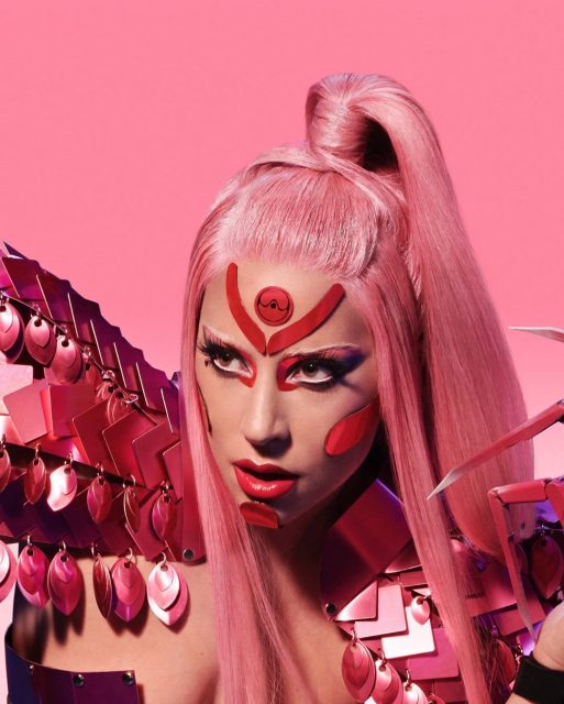 華麗浮誇的Lady Gaga回來了；以日本動漫造型唱出狂熱的愛情《Stupid Love》