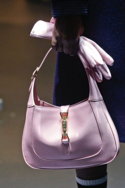 Gucci 重推復古的Jackie手袋：它會像Dior Saddle手袋般炒熱二手市場嗎？