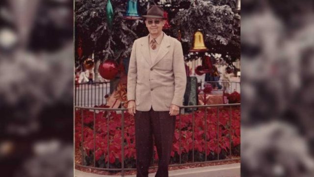 1970年最高遊覽迪士尼次數粉絲：手持 Rolleiflex 相機拍攝懷舊樂園時光