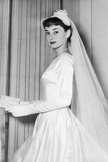 女神 Audrey Hepburn 取消婚禮的那條婚紗，後來去了哪裡？