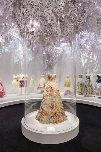 Dior 推出網上虛擬展覽「Christian Dior: Designer Of Dreams」｜解構不容錯過的細節處