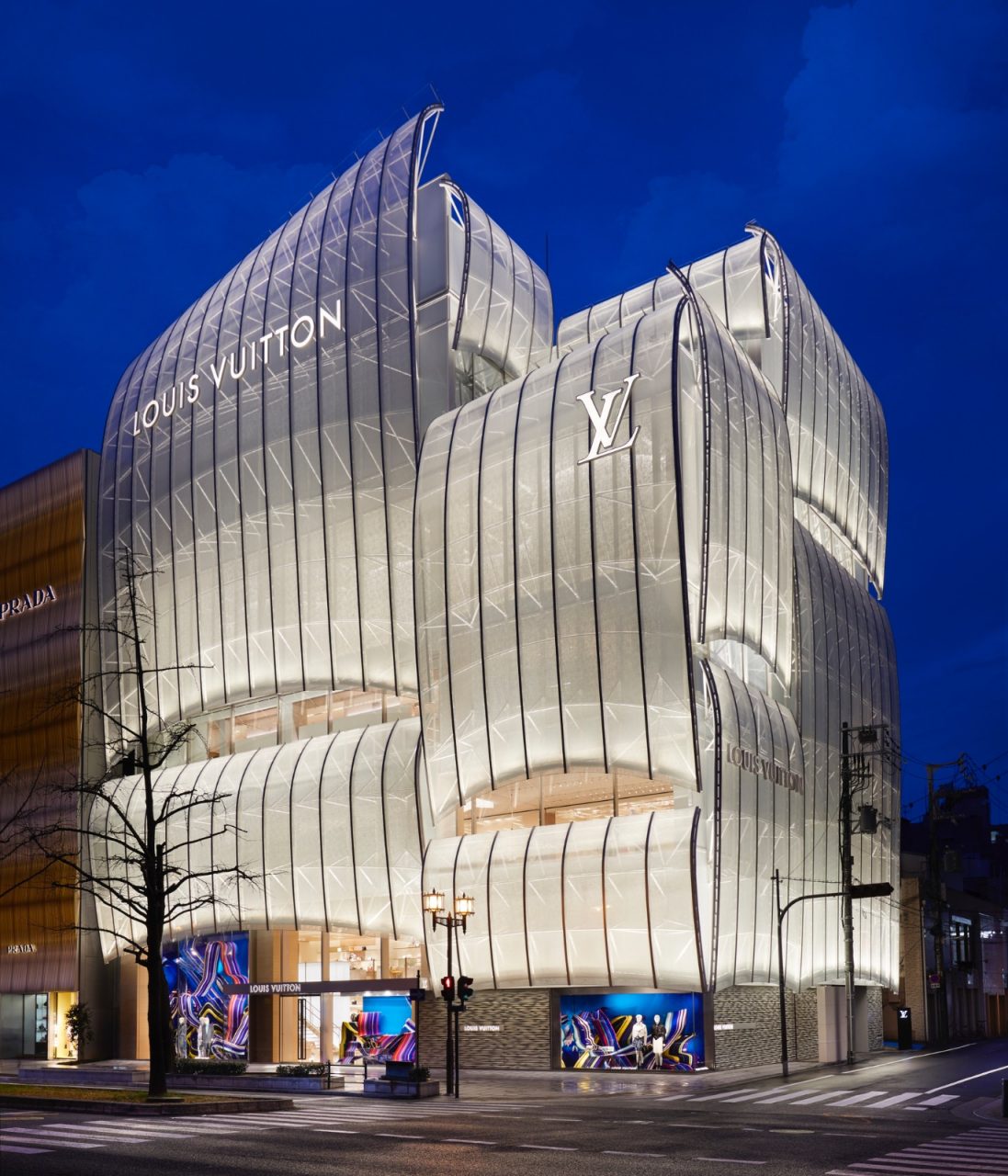 Louis Vuitton 首間餐廳在大阪御堂筋開幕，你也想到Le Café V 品嘗和牛