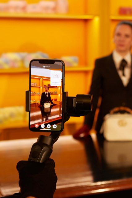 引入數碼化體驗：Gucci 推出遠程直播購物服務、Prada VR 帶大家環遊世界