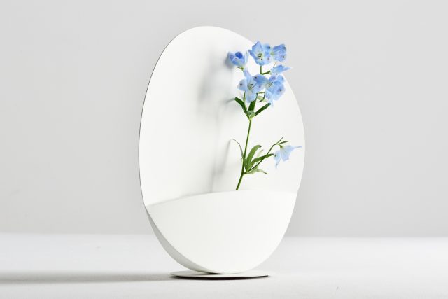 東京的工業設計師 Shinya Oguhi ：猶如壁畫般的極簡主義花瓶