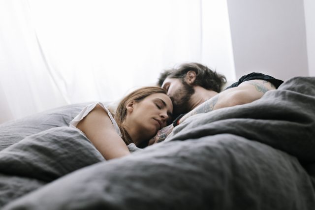避免“Sleep divorce”？研究發現跟伴侶分開睡才可令關係更健康