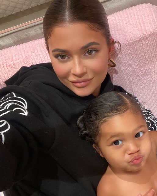 Kylie Jenner慶祝女兒Stormi 3歲生日，精選時尚母女最溫馨時刻