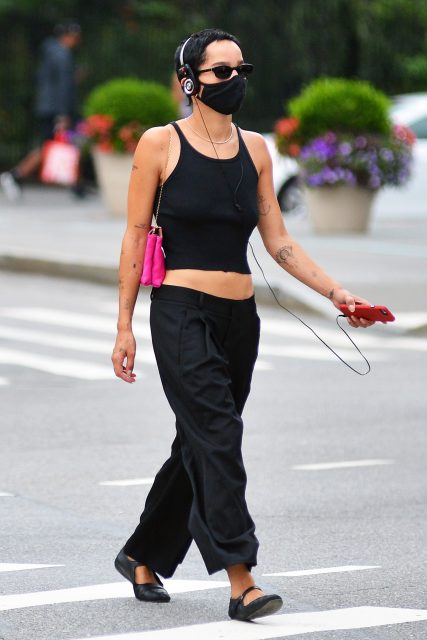Bella Hadid、Emily Ratajkowski、Hailey Bieber都穿，2000年代風靡一時的低腰褲回歸？