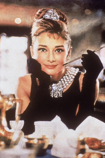 經典女神Audrey Hepburn《Breakfast at Tiffany’s》小黑裙背後的故事