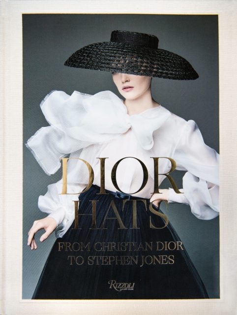 Dior Hats: 從 Christian Dior 到 Stephen Jones 帽子時尚盛載的時代美學意義