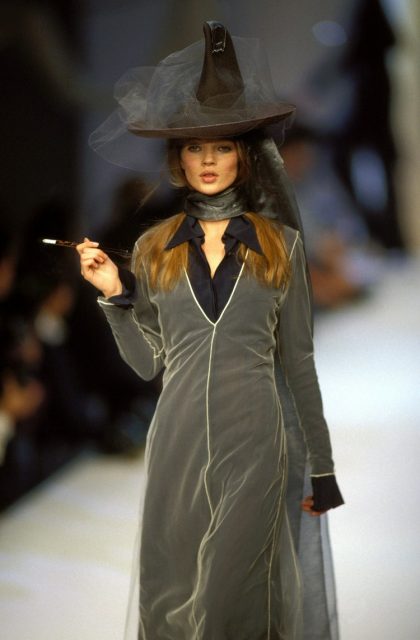 由 Kate Moss 到 Bella Hadid：從時裝展天橋獲取萬聖節造型靈感