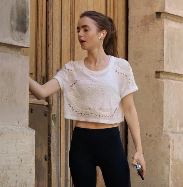 真的是小資女嗎？除了Chanel外，你絕不會想到《Emily In Paris》第一季這些造型的品牌出處！