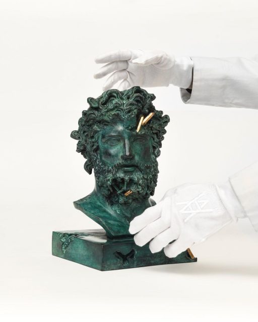 Daniel Arsham 授權以200年歷史的大師級藝術 Jupiter of Versailles 創作出青銅版本的腐蝕 Jupiter