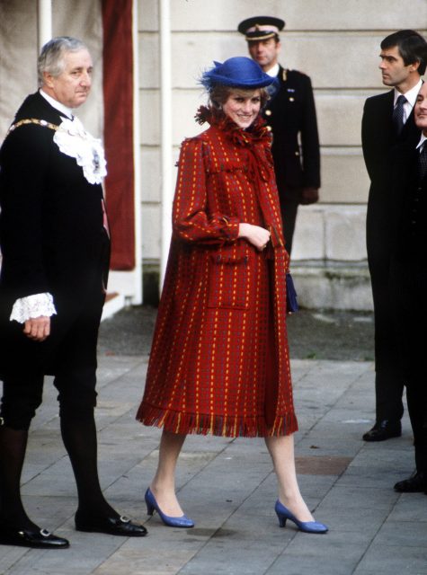 懷孕優雅依舊 | 7張照片欣賞戴安娜王妃 Princess Diana 的80年代孕婦裝