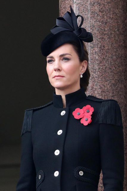 久違的王室公眾亮相：同是黑色外套，Kate Middleton的有何不同？