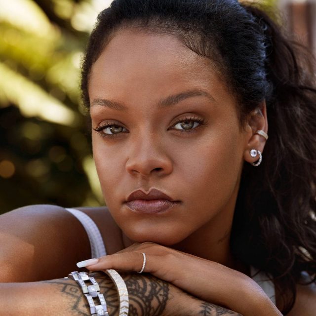 進軍美食界？Rihanna正在為粉絲籌備一本加勒比海美食烹飪書