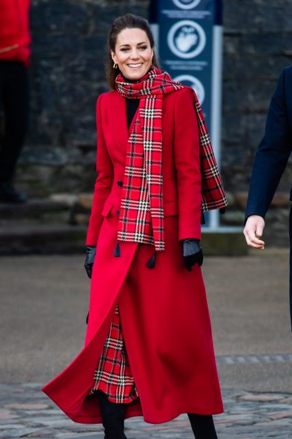 皇家鐵路之旅：凱特王妃 Kate Middleton 標誌性長外套風格貫穿整個旅程