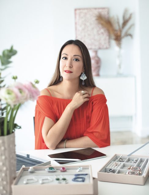專訪何鴻燊孫女 Sarah Ho 創立個人珠寶品牌：「靈感來自於堅強的女性，也希望為佩戴它的女性帶來力量。」