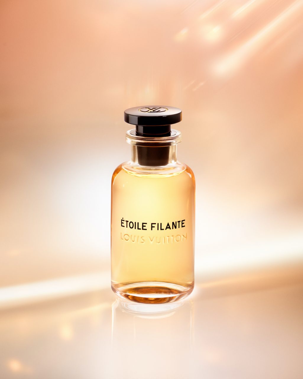 猶如劃破夜空的流星 ｜Louis Vuitton 2021最新香水 Étoile Filante 揉合桂花和木蘭花的清新芳香 – Vogue