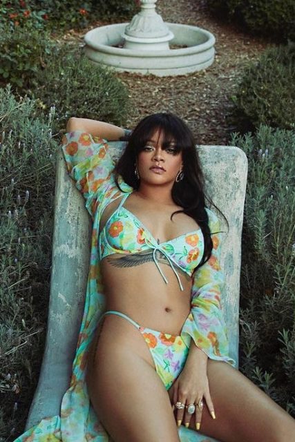 為春天帶來一絲性感！Rihanna 在歐式花園演繹 Savage X Fenty 最新碎花設計
