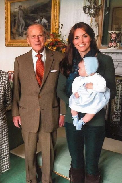 英國皇室相繼發佈從未對外公開的私生活照片，為Prince Philip作最後的懷念