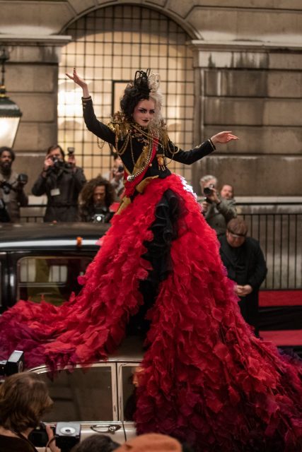 奧斯卡2022 ｜《黑白魔后 Cruella》電影服裝設計9大看點，設計師如何將 Emma Stone 化身為狂野大反派？