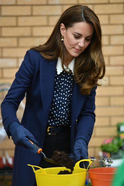 波點設計復古、永不過時：凱特王妃 Kate Middleton 最新造型讓人想起戴安娜王妃！