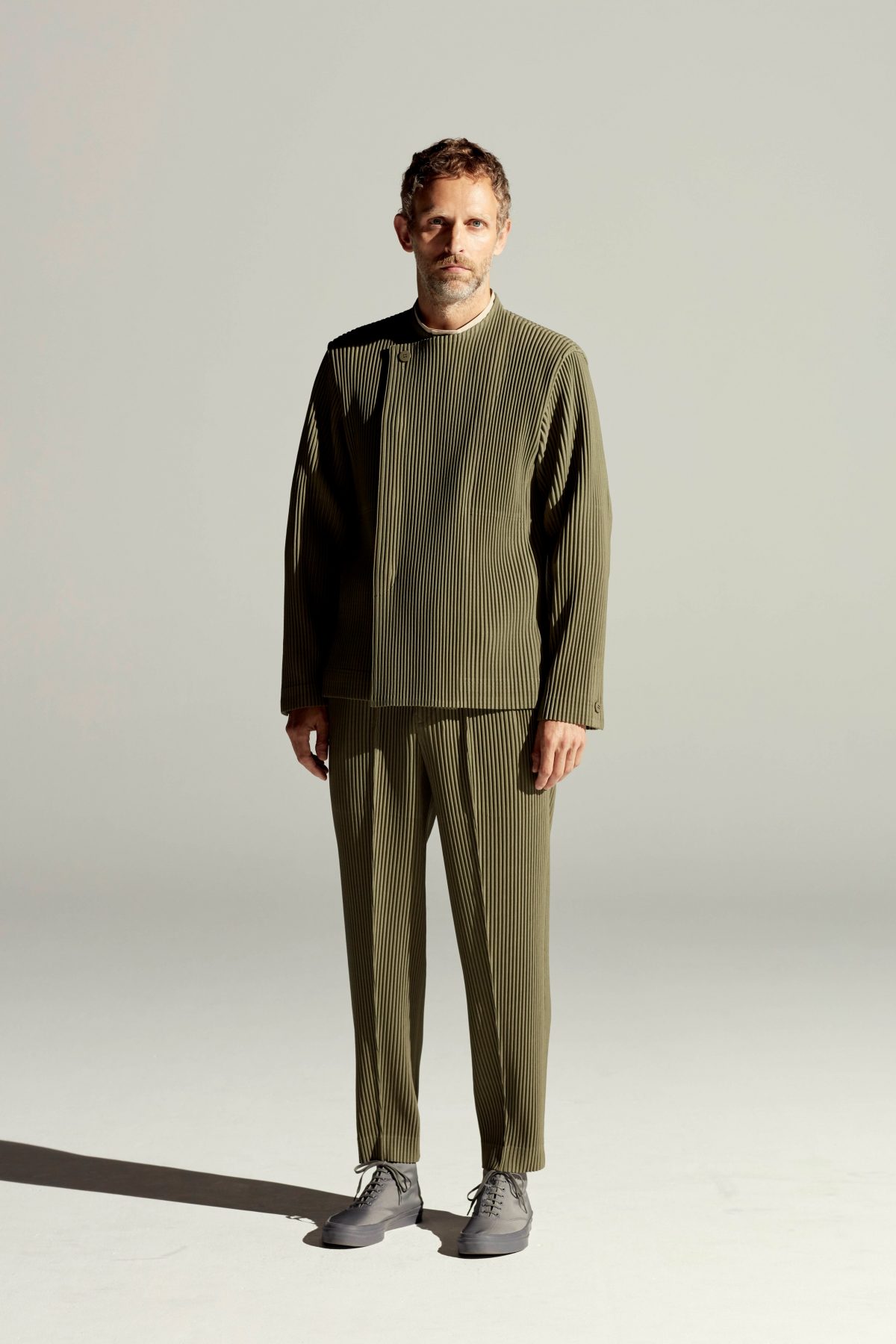 Homme Plissé Issey Miyake 以皺褶展現身體力量的美學｜ Spring 2022 Menswear – Vogue