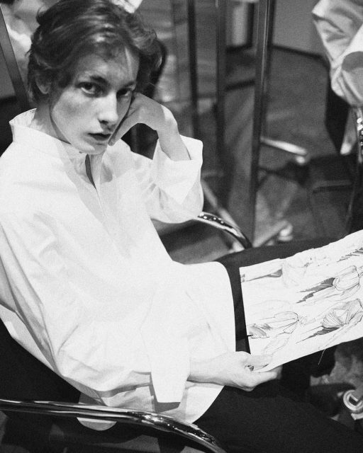 24歲Yves Saint Laurent 的化身 Charles de Vilmorin 首次亮相 Rochas 系列，以法國藝術家 Niki de Saint Phalle 為靈感