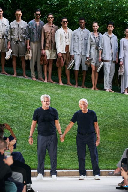 工作狂Giorgio Armani 也找到不慌不忙的生活步調，從享受休閒而優雅的穿著開始| Spring / Summer 2022 Menswear