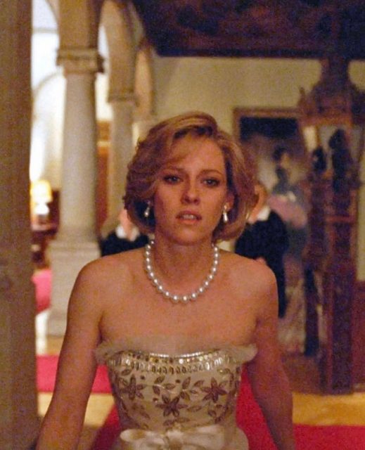 威尼斯影展 2021｜Kristen Stewart 飾演戴安娜王妃，從情節到 Chanel 禮服關於電影《Spencer》要知道的事
