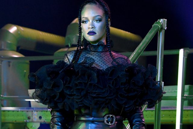 Rihanna 將舉辦第三場Savage X Fenty內衣展！帶來集結模特、明星和表演者的全明星陣容