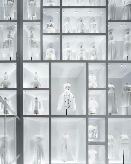 Dior 大型展覽來到紐約 Brooklyn博物館！盛大開幕走進 Christian Dior 先生及歷屆設計師的奇幻世界