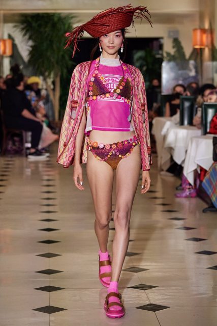 Anna Sui 放膽設計 以鮮豔色彩呈現熱帶風情  | Spring/Summer 2022