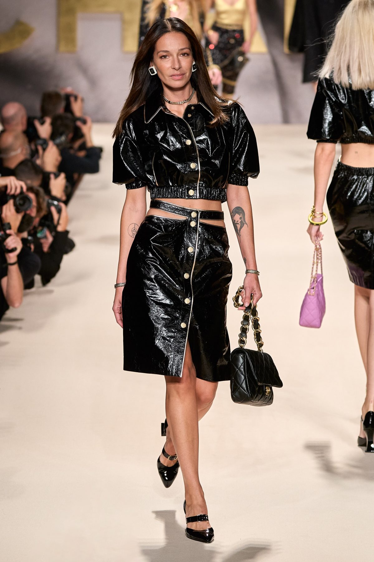 Chanel Brings Back The '80s Fashion Runway For Spring 2022