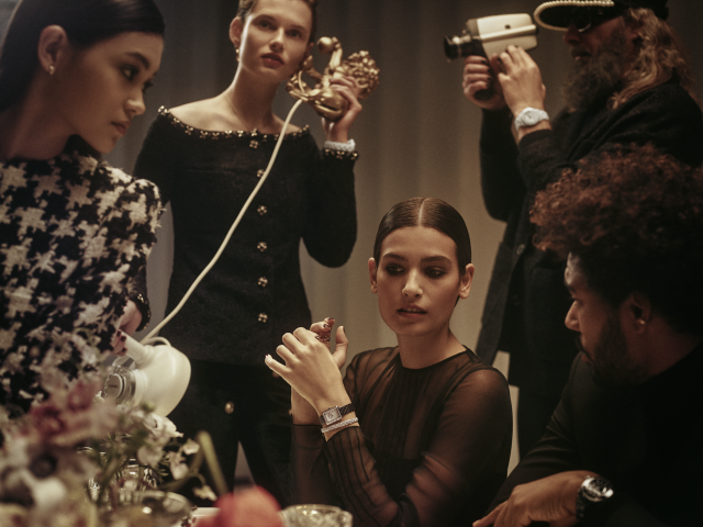 法國演員 Alma Jodorowsky 與一眾 Chanel 好友演繹法式時尚腕錶及高級珠寶  打造最佳聖誕禮物 wish-list